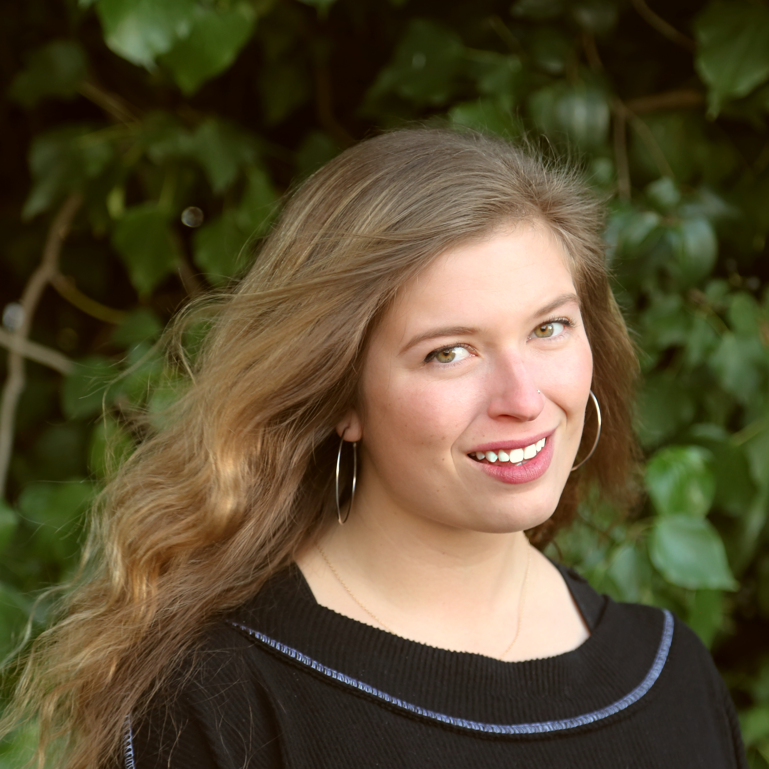 Delphine Burns : Communications Lead